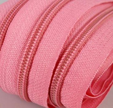 Metrážový zip spirálový 3mm karafiátově růžový 141