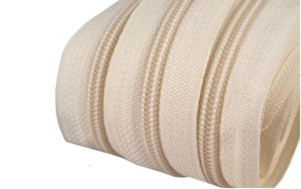 Metrážový zip spirálový 5mm smetanový 103