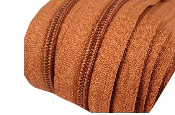 Metrážový zip spirálový 5mm hnědý 280