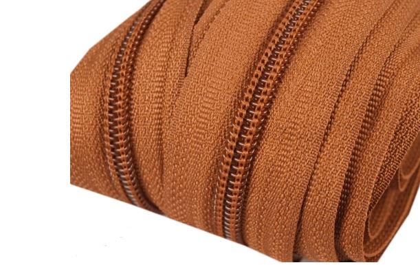 Metrážový zip spirálový 5mm hnědý 290
