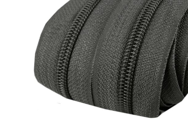 Metrážový zip spirálový 5mm tmavě šedý 312