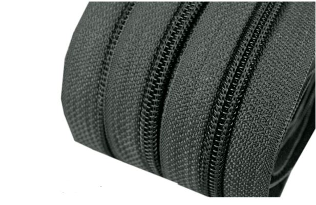 Metrážový zip spirálový 5mm tmavě šedý 321