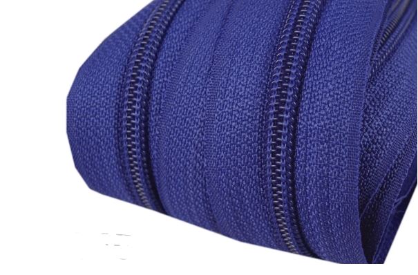 Metrážový zip spirálový 5mm královsky modrý 340