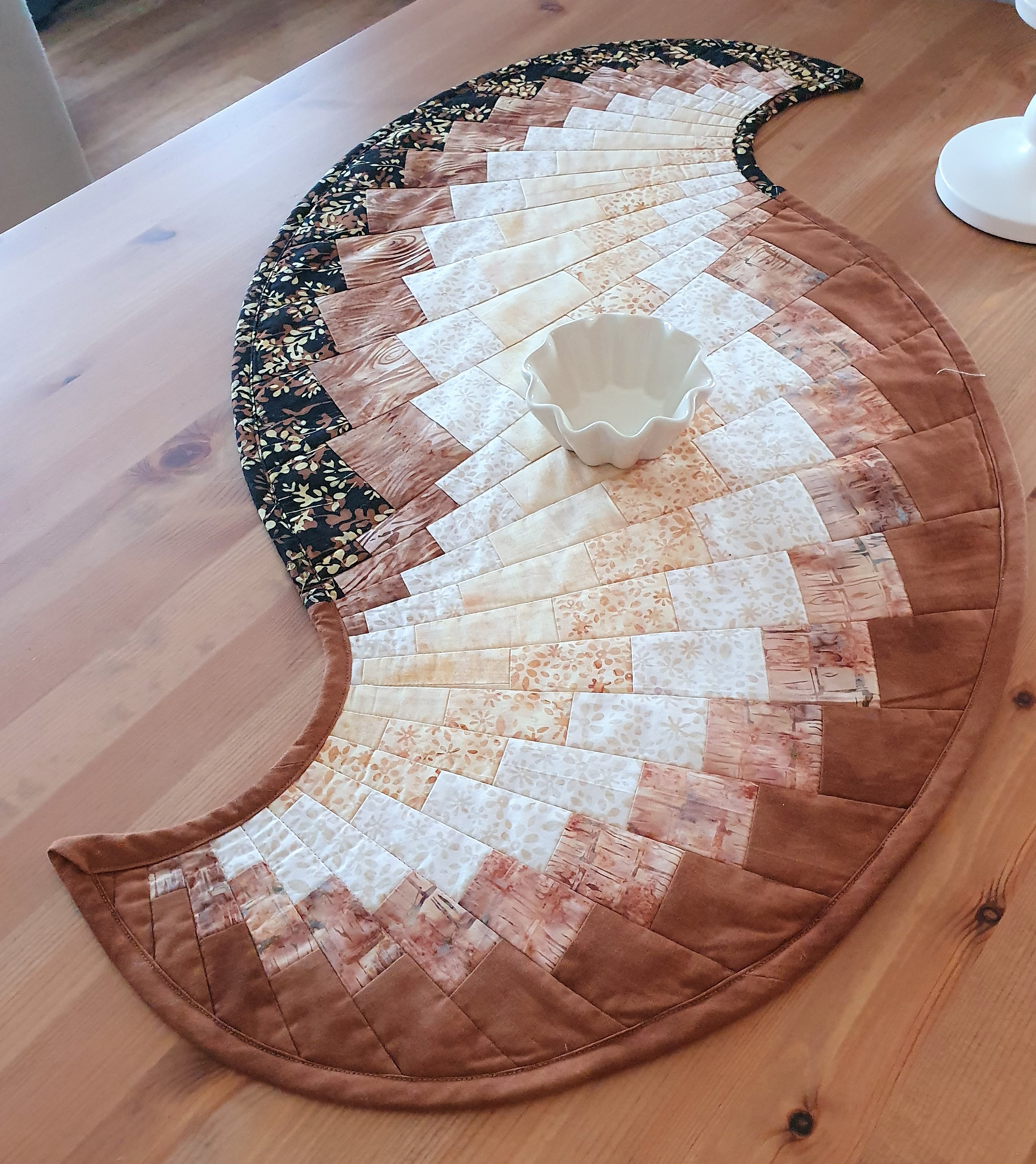 Ubrus spirála 82 x 44 cm
