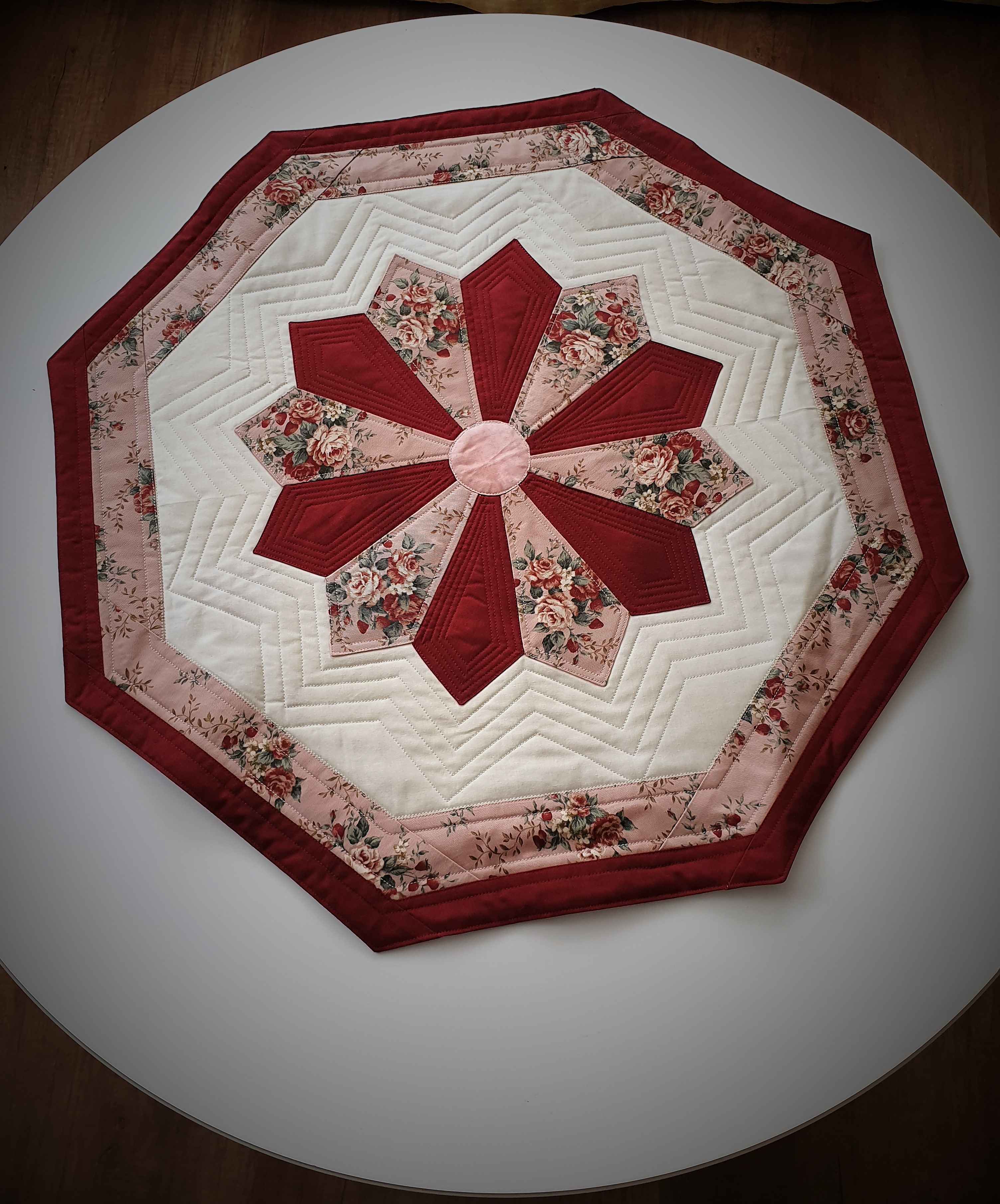 Ubrus osmistranný růžičkový 64 x 64 cm