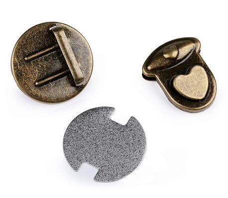 Zapínání kabelkové srdce 30x32 mm staromosaz