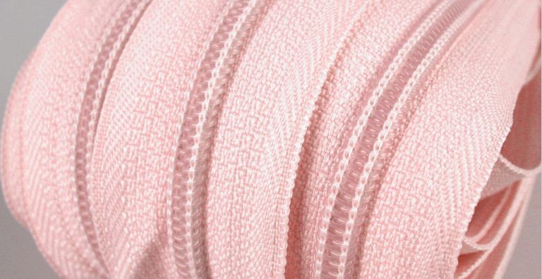 Metrážový zip spirálový 3mm světle růžový 133