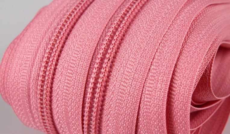 Metrážový zip spirálový 3mm starorůžový 137