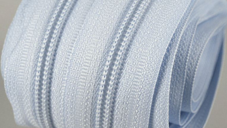 Metrážový zip spirálový 3mm světle modrý 183