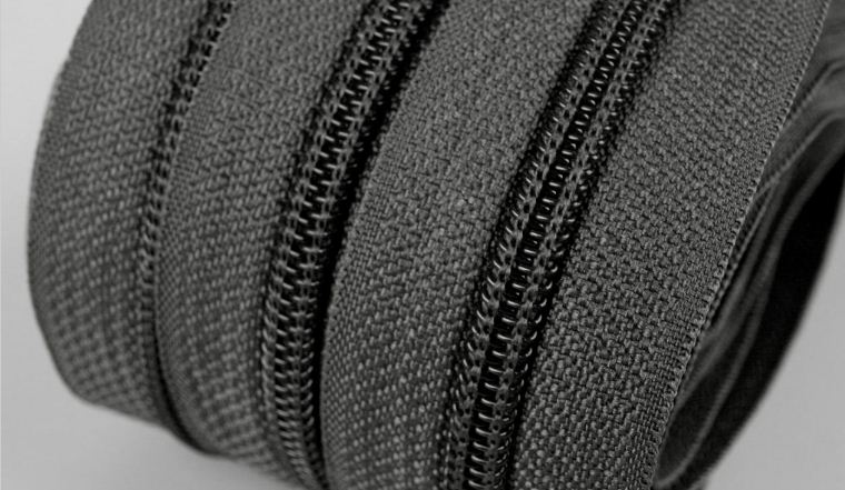 Metrážový zip spirálový 3mm tmavě šedý 321