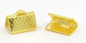 Koncovky na popruhy s očkem zlaté 10 MM
