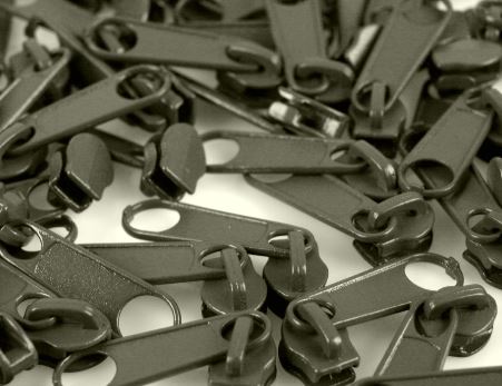 Jezdec k zipu 3mm tmavě šedý 321