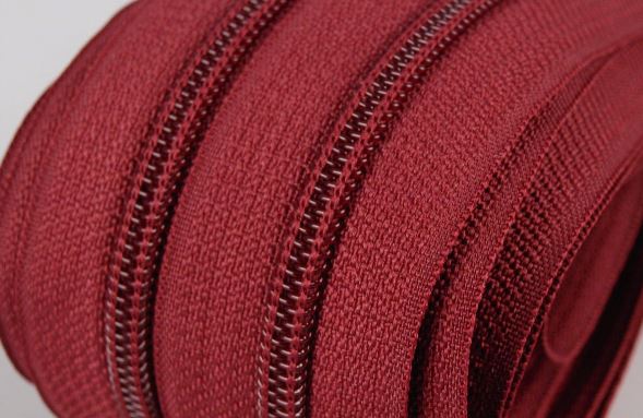 Metrážový zip spirálový 3mm vínový 178