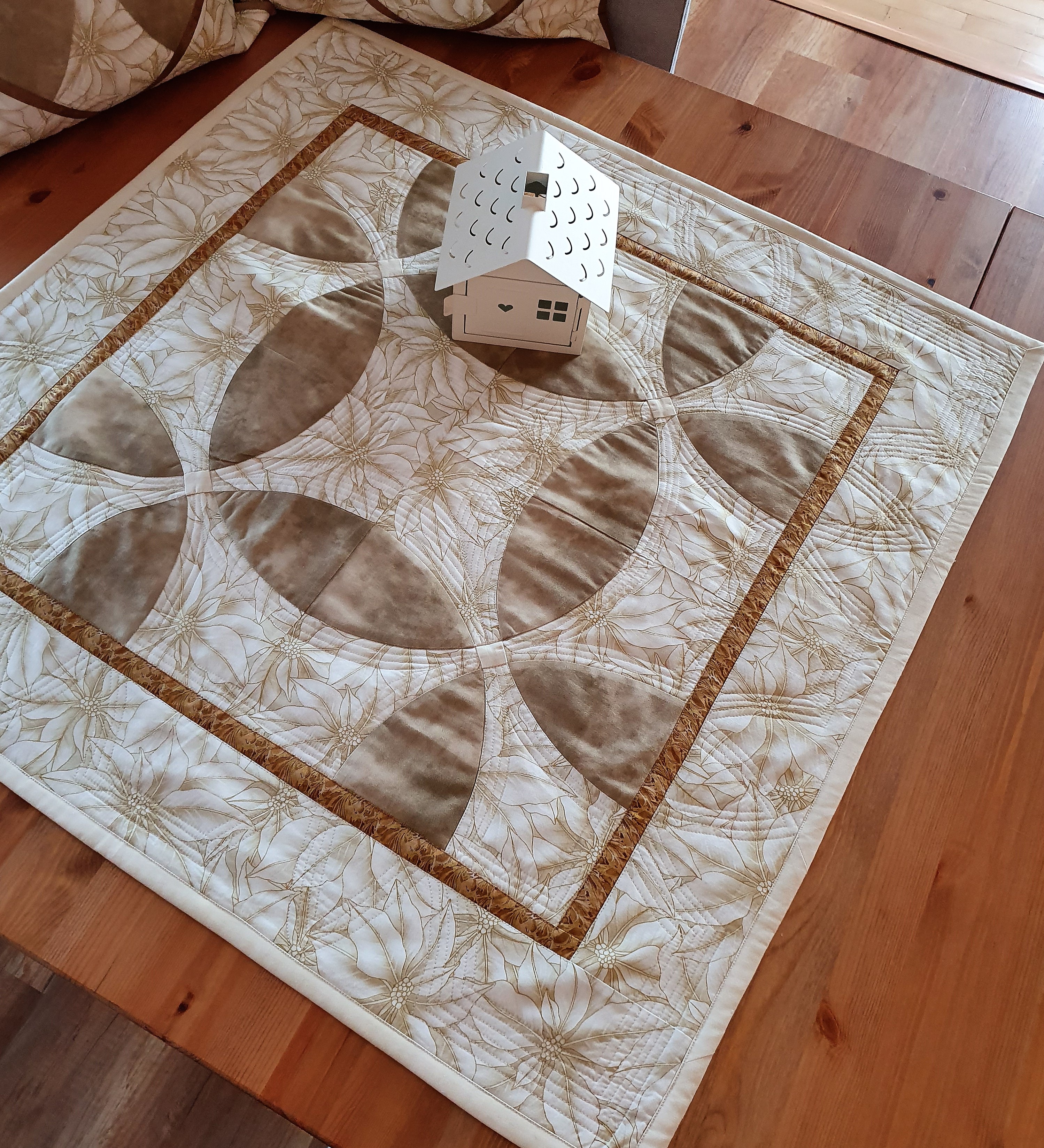 Ubrus čtvercový s motivy vánoční hvězdy 84 x 84 cm