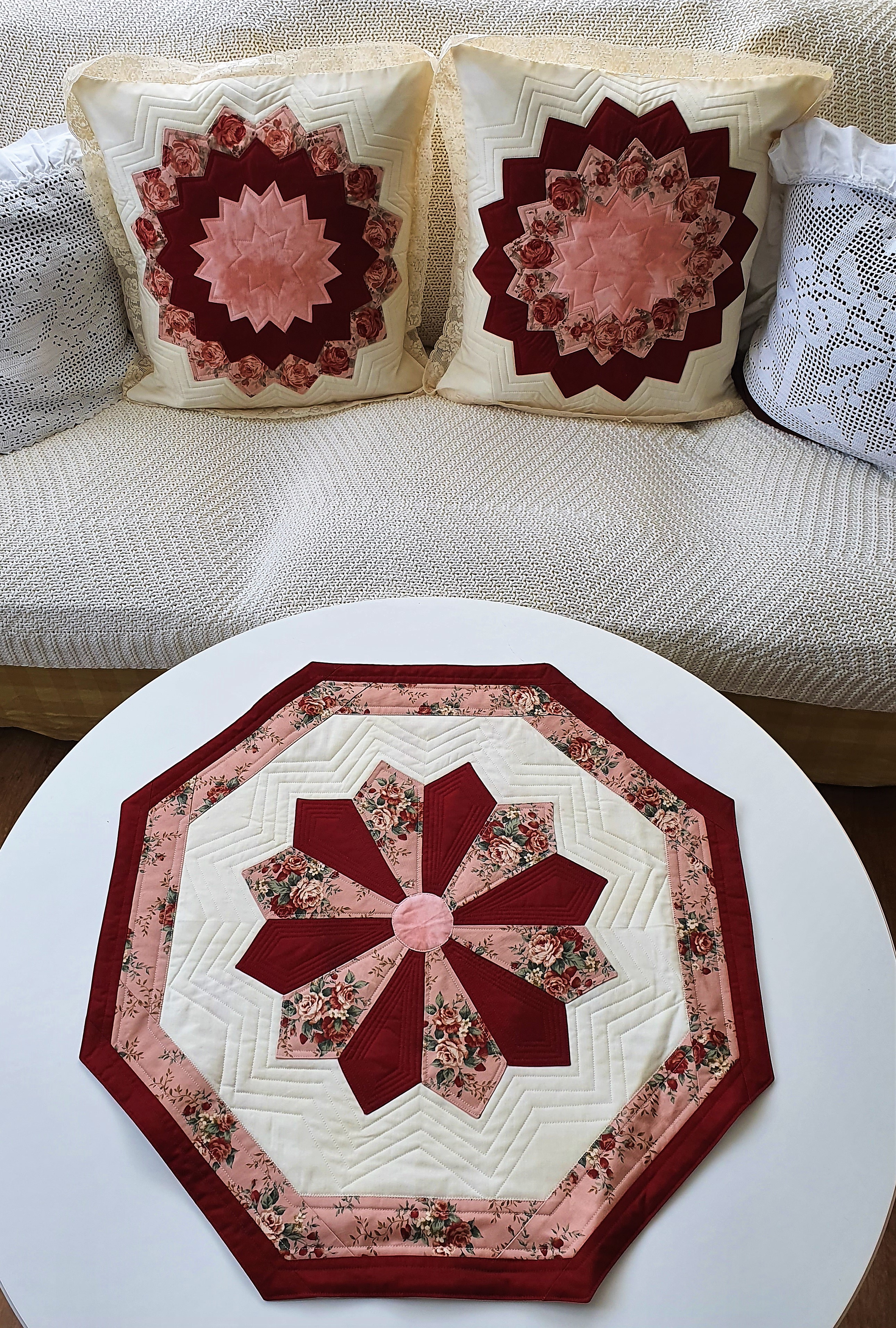 Ubrus osmistranný růžičkový 64 x 64 cm