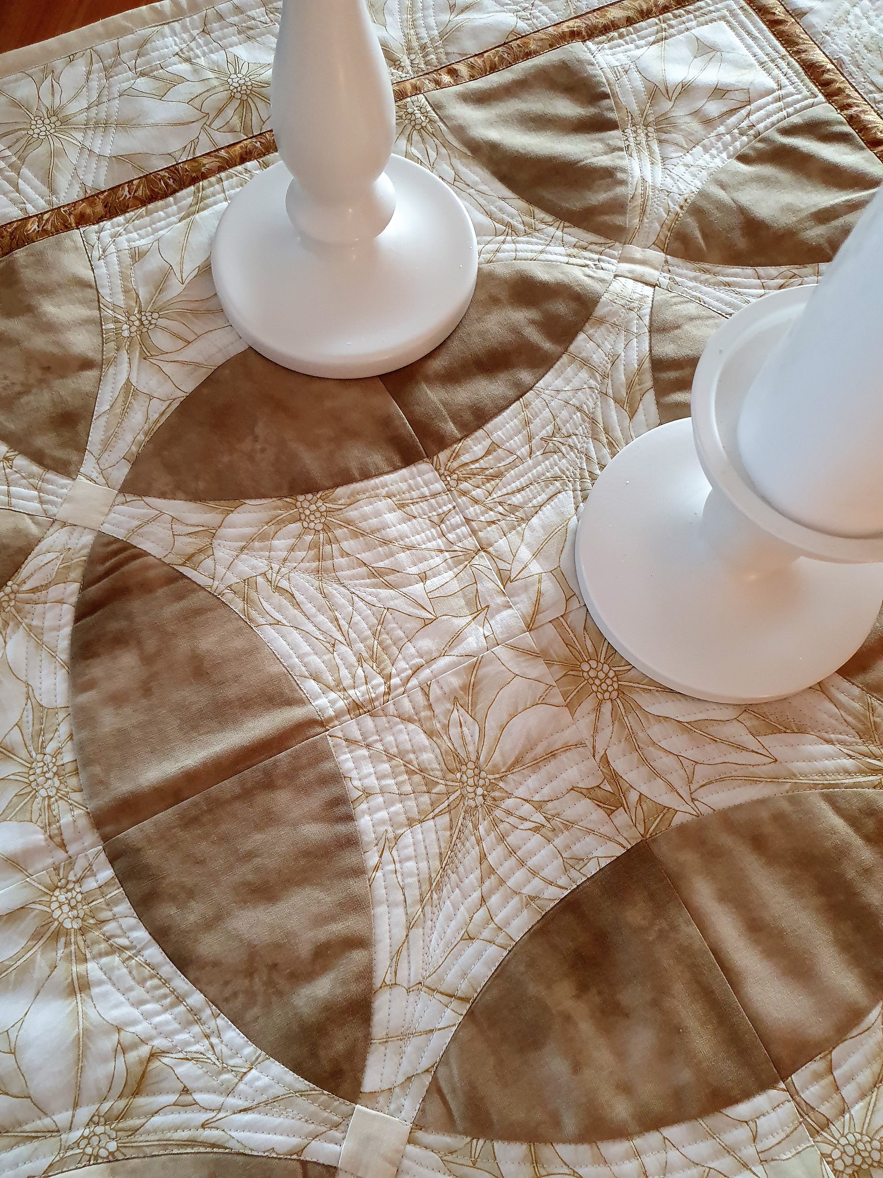 Ubrus čtvercový s motivy vánoční hvězdy 84 x 84 cm