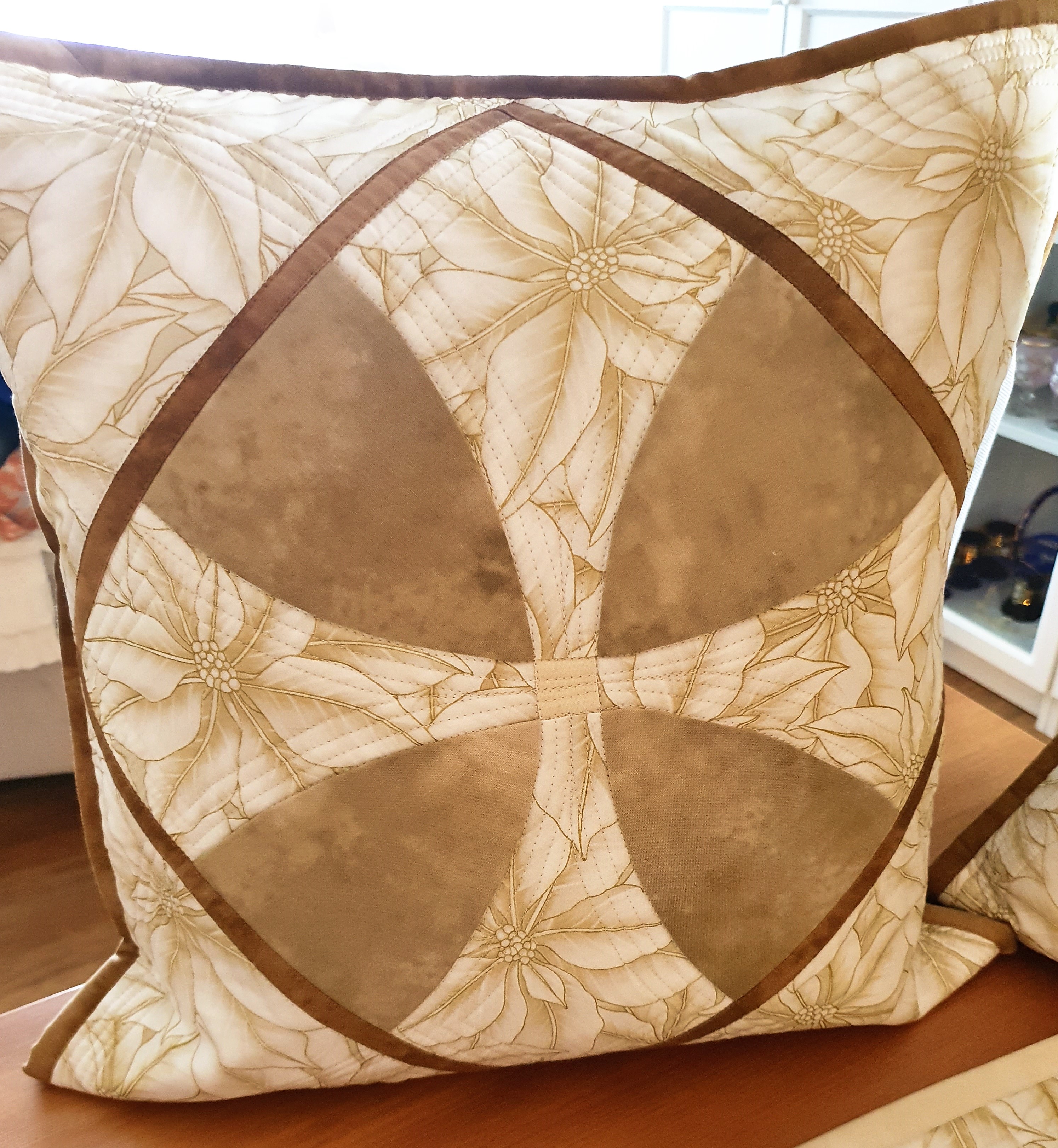 Ubrus čtvercový s motivy vánoční hvězdy 84 x 84 cm